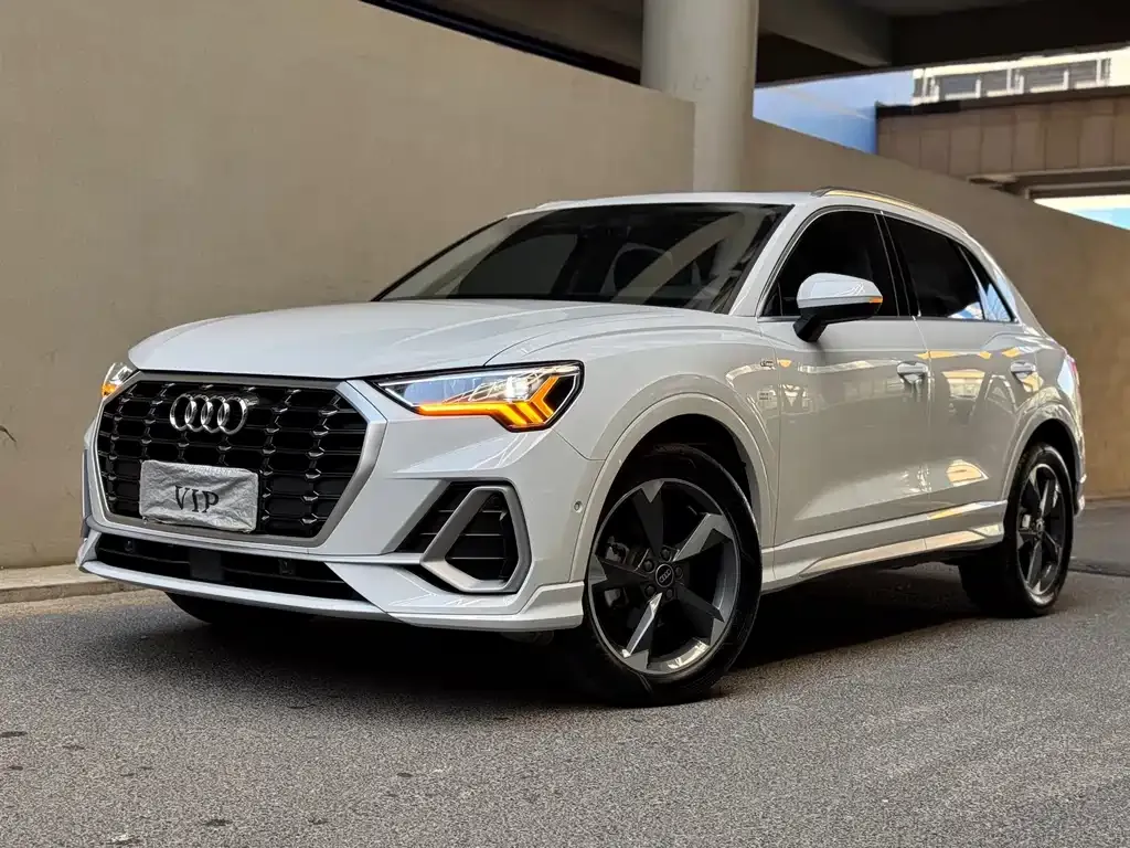Audi Q3 — фото 1
