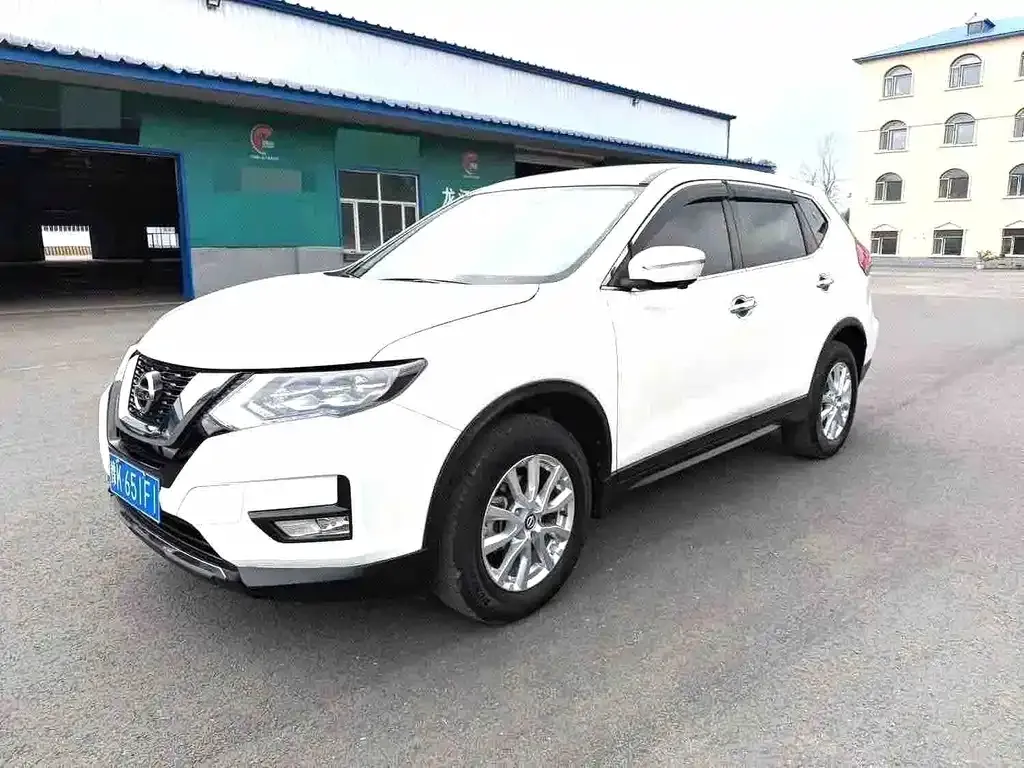 Nissan X-Trail — фото 1