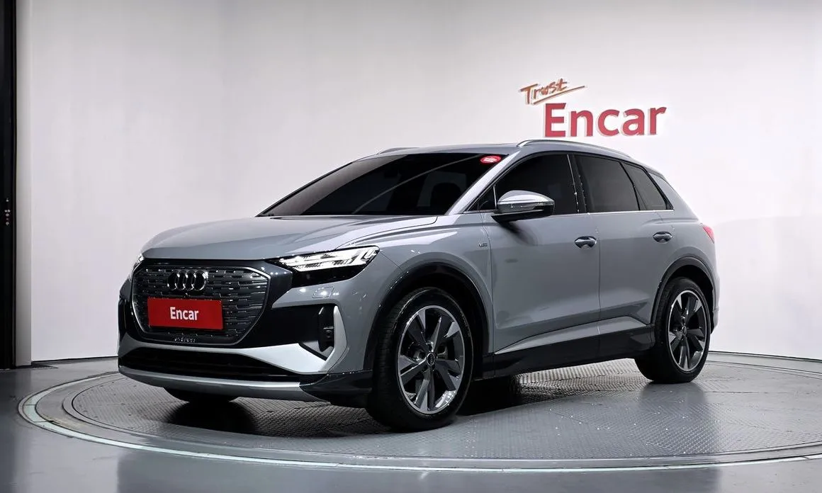 Audi Q4 e-tron — фото 1
