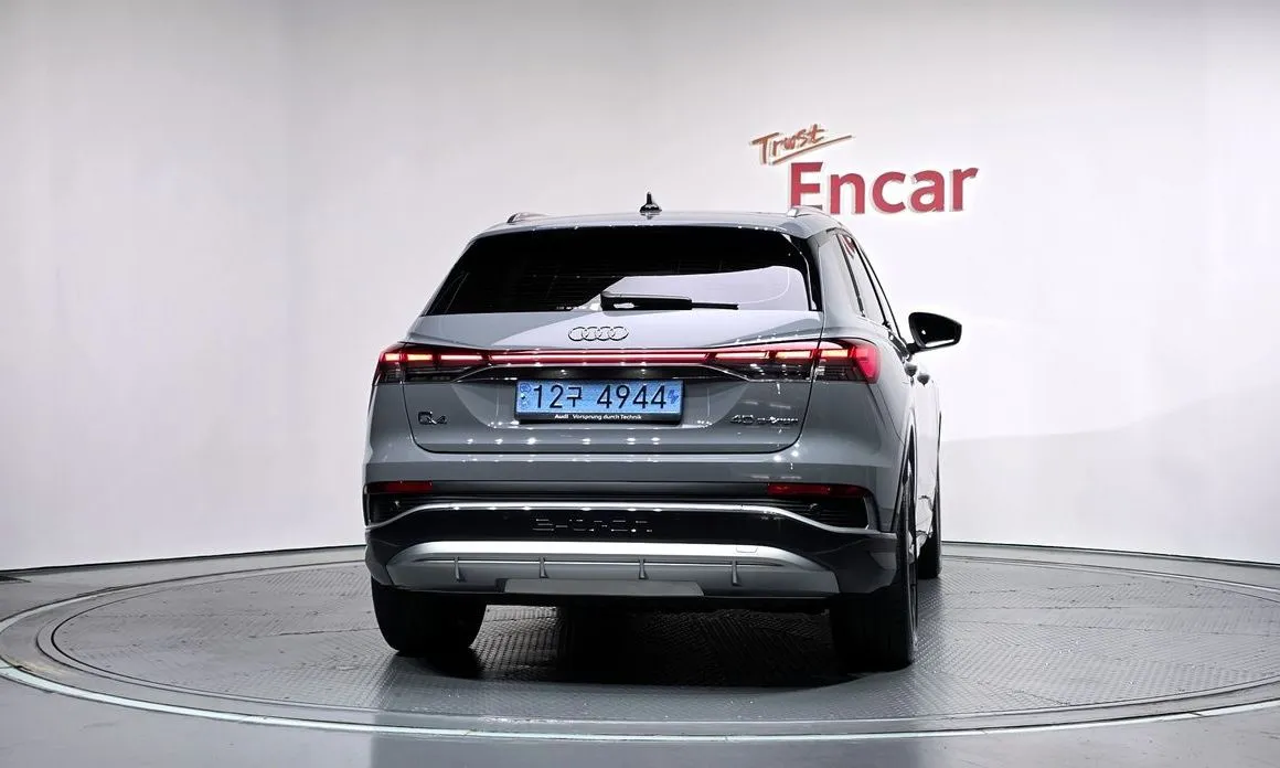 Audi Q4 e-tron — фото 10