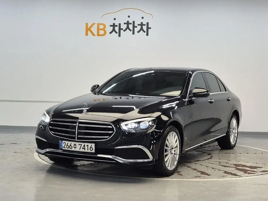 Mercedes-Benz E-Class — фото 1