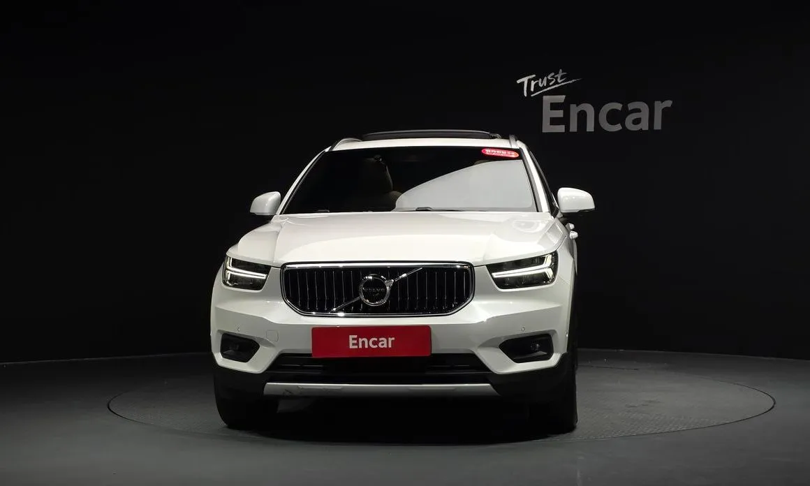 Volvo XC40 — фото 4
