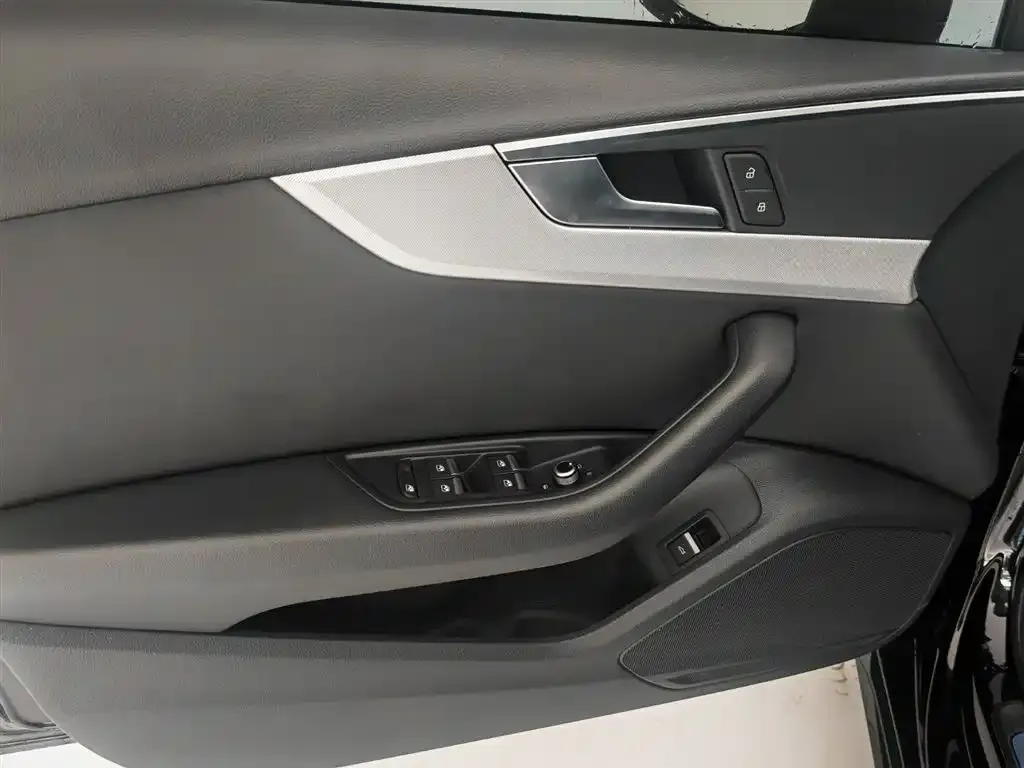 Audi A4 (Import) — фото 6