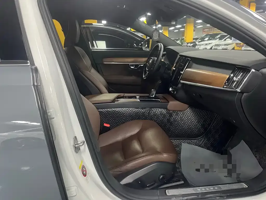 Volvo S90 — фото 10