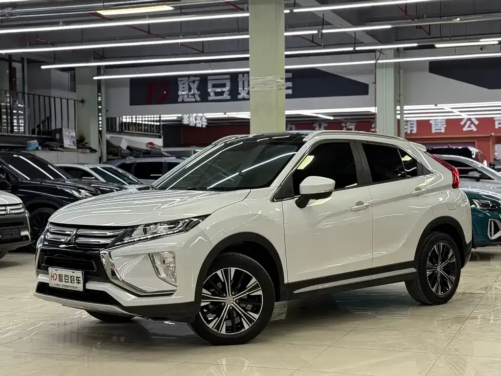 Mitsubishi Eclipse Cross — фото 1