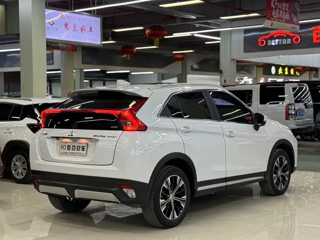 Mitsubishi Eclipse Cross — фото 10