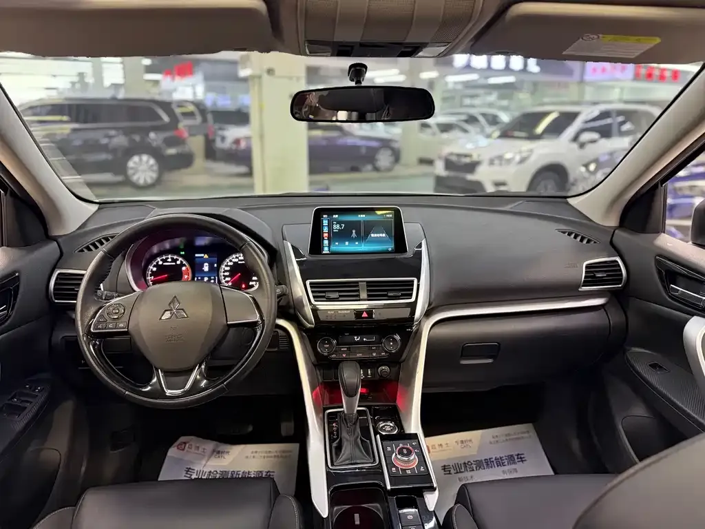 Mitsubishi Eclipse Cross — фото 8