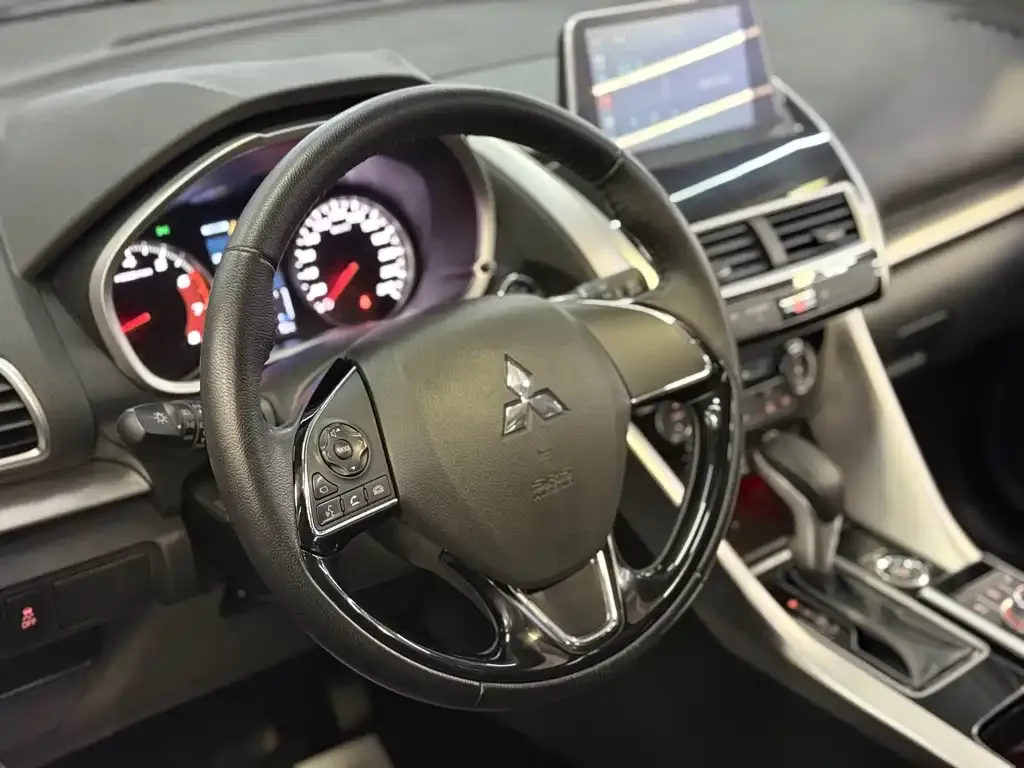 Mitsubishi Eclipse Cross — фото 3