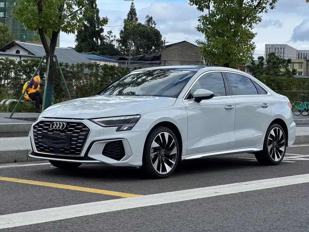 Audi A3 — фото 1