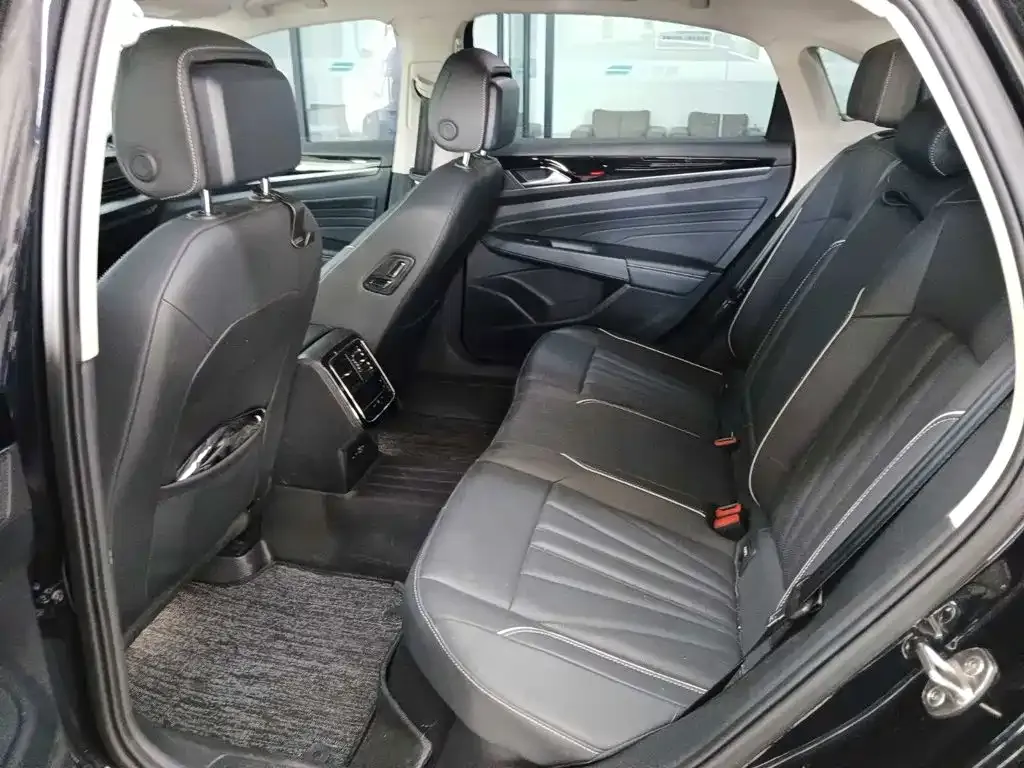 Volkswagen Passat — фото 6