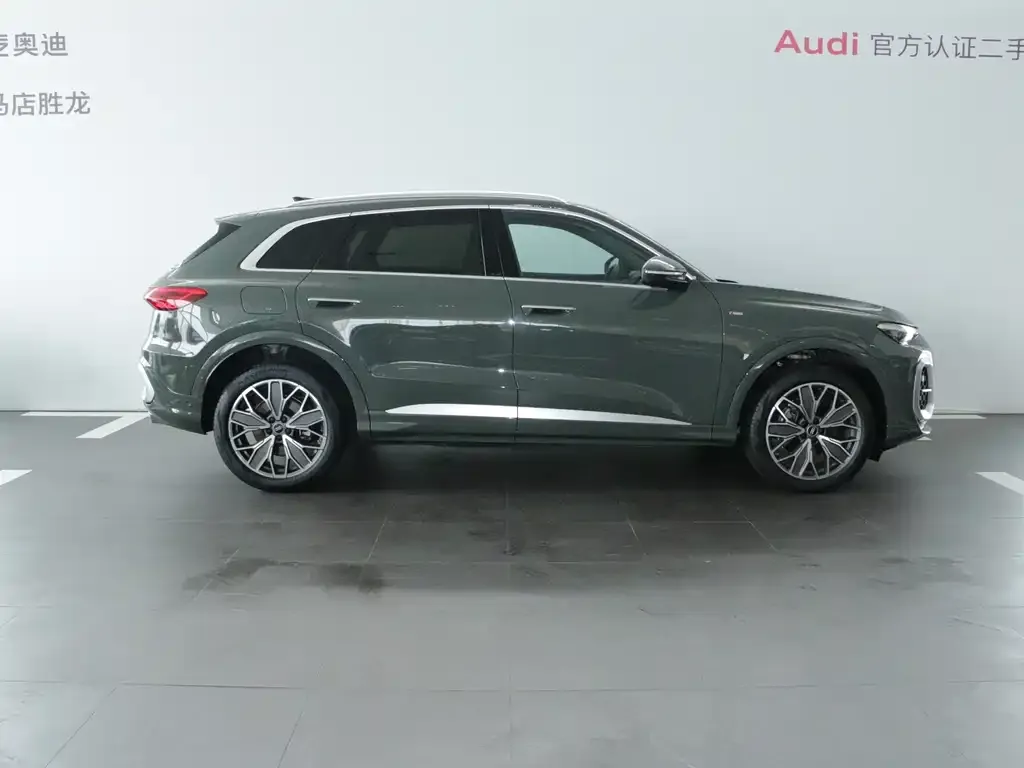 Audi Q5L — фото 9
