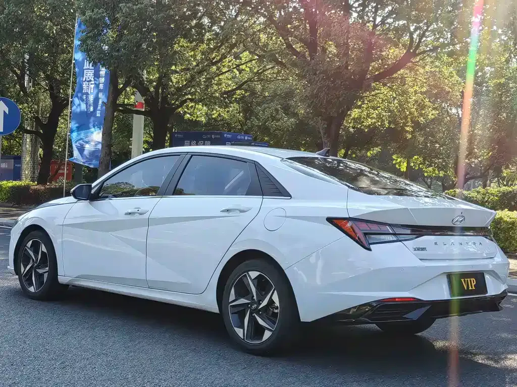 Hyundai Elantra — фото 10