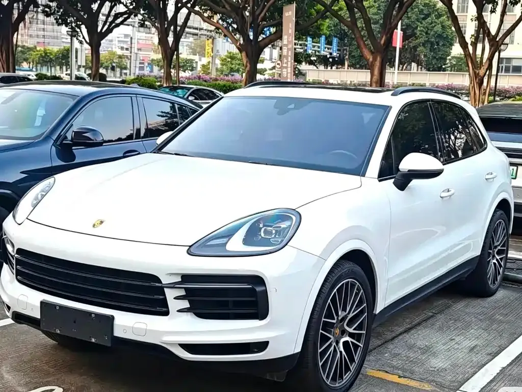 Porsche Cayenne — фото 1