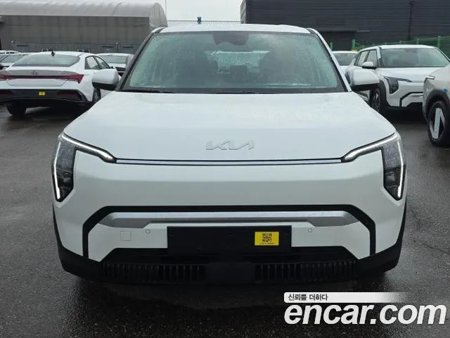 Kia EV3 — фото 1