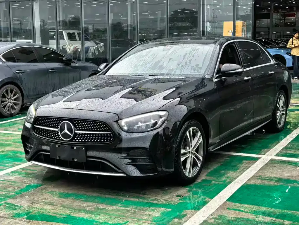 Mercedes-Benz E-Class — фото 1