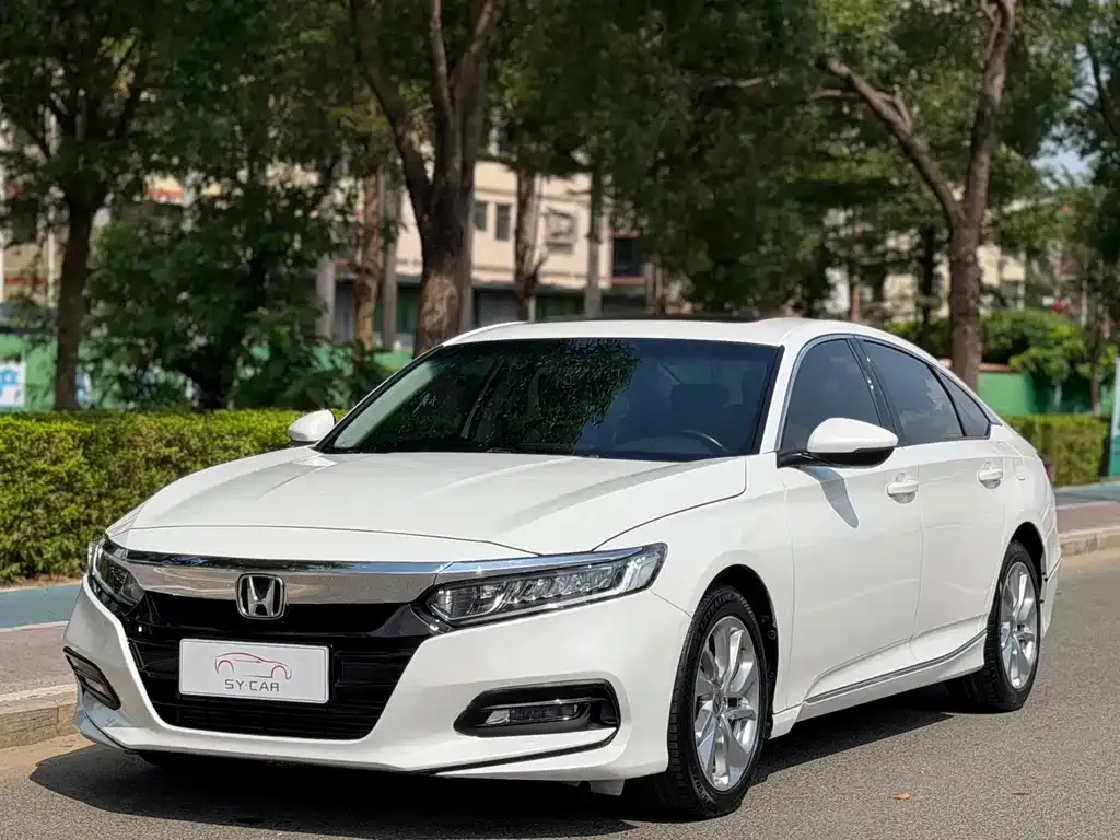 Honda Accord — фото 1