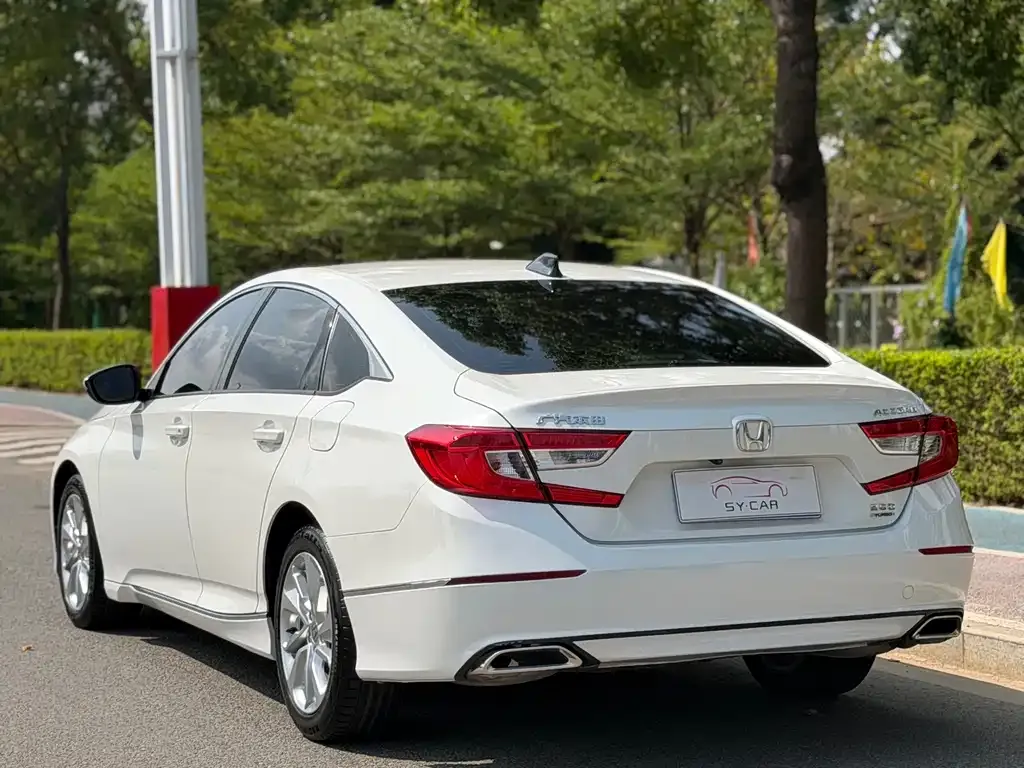 Honda Accord — фото 9