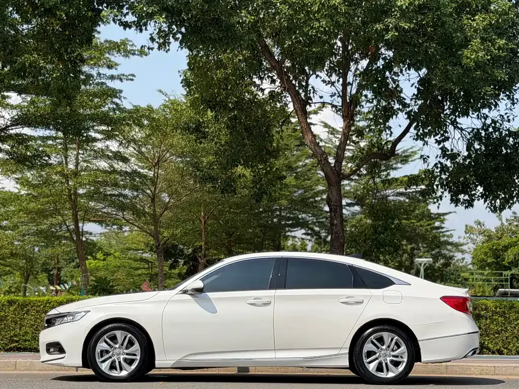 Honda Accord — фото 10