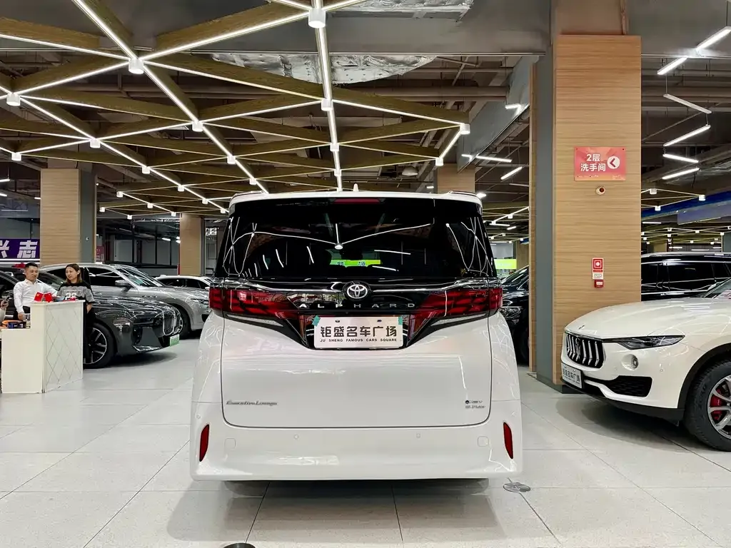 Toyota Alphard — фото 6