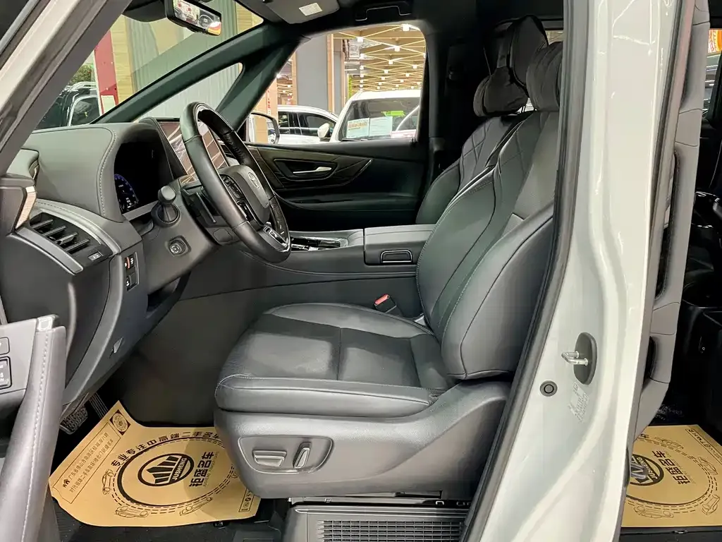 Toyota Alphard — фото 3