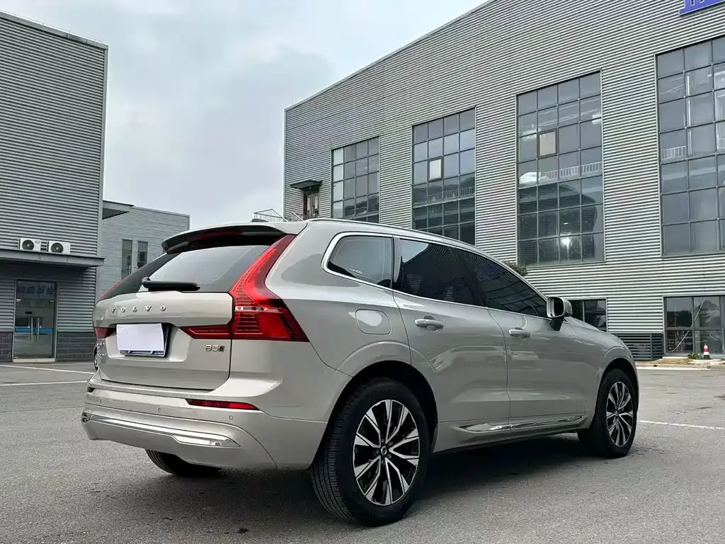 Volvo XC60 — фото 7