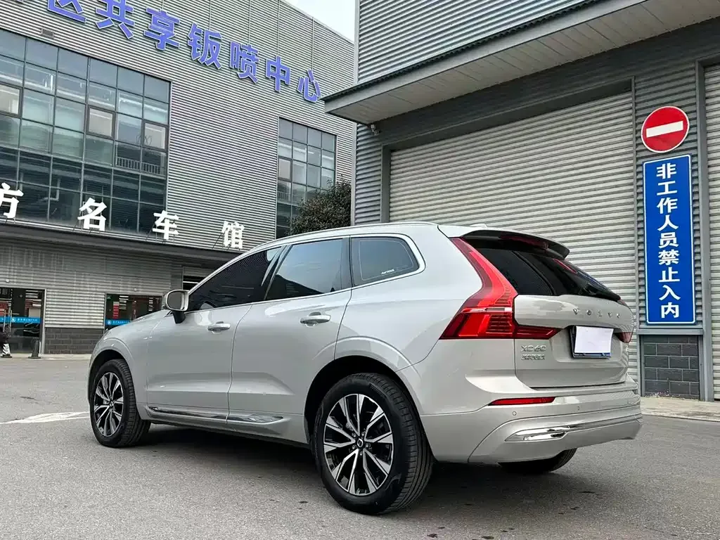 Volvo XC60 — фото 6
