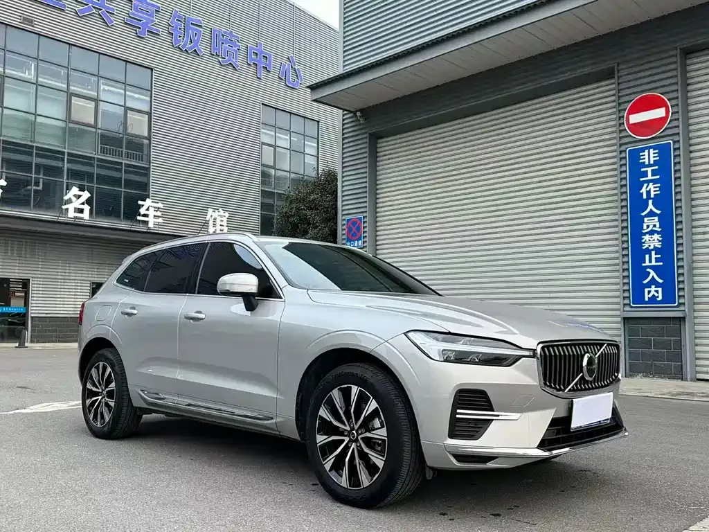 Volvo XC60 — фото 10