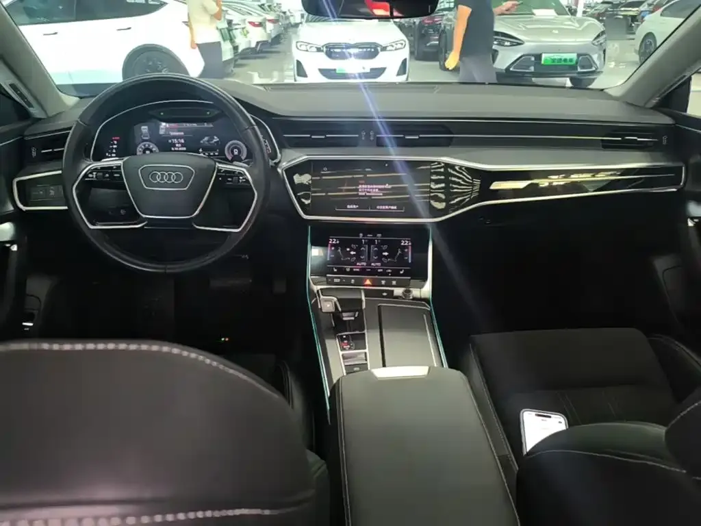 Audi A7L — фото 2
