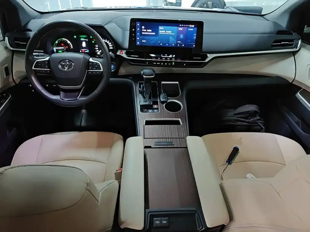 Toyota Granvia — фото 4