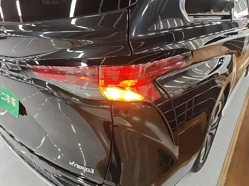Toyota Granvia — фото 2