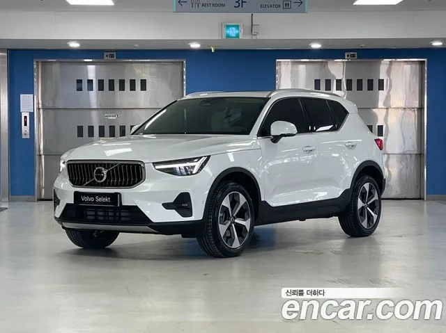 Volvo XC40 — фото 1