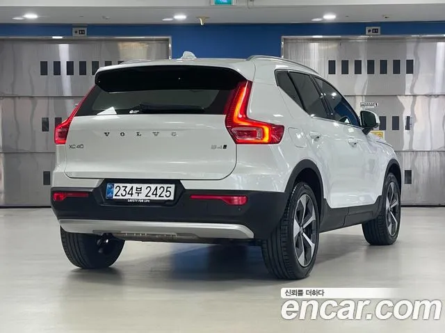 Volvo XC40 — фото 2