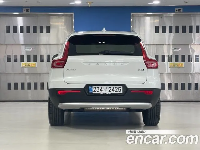 Volvo XC40 — фото 4