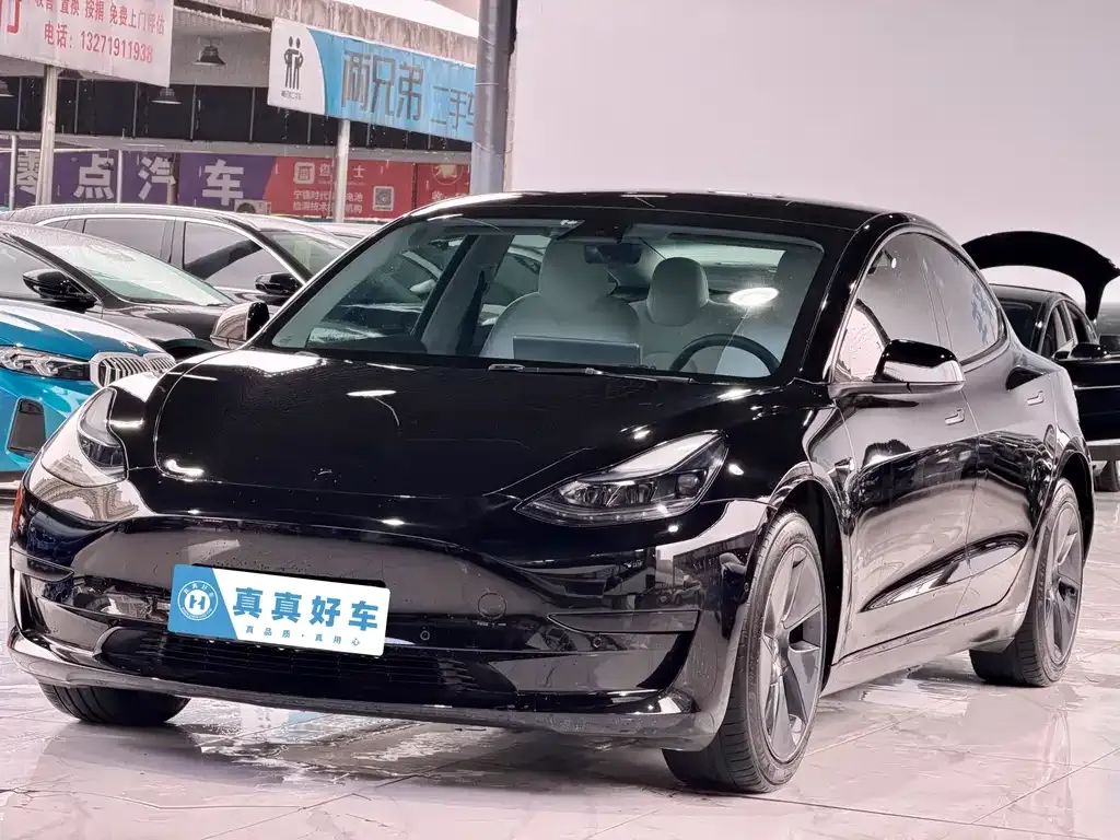 Tesla Model 3 — фото 1