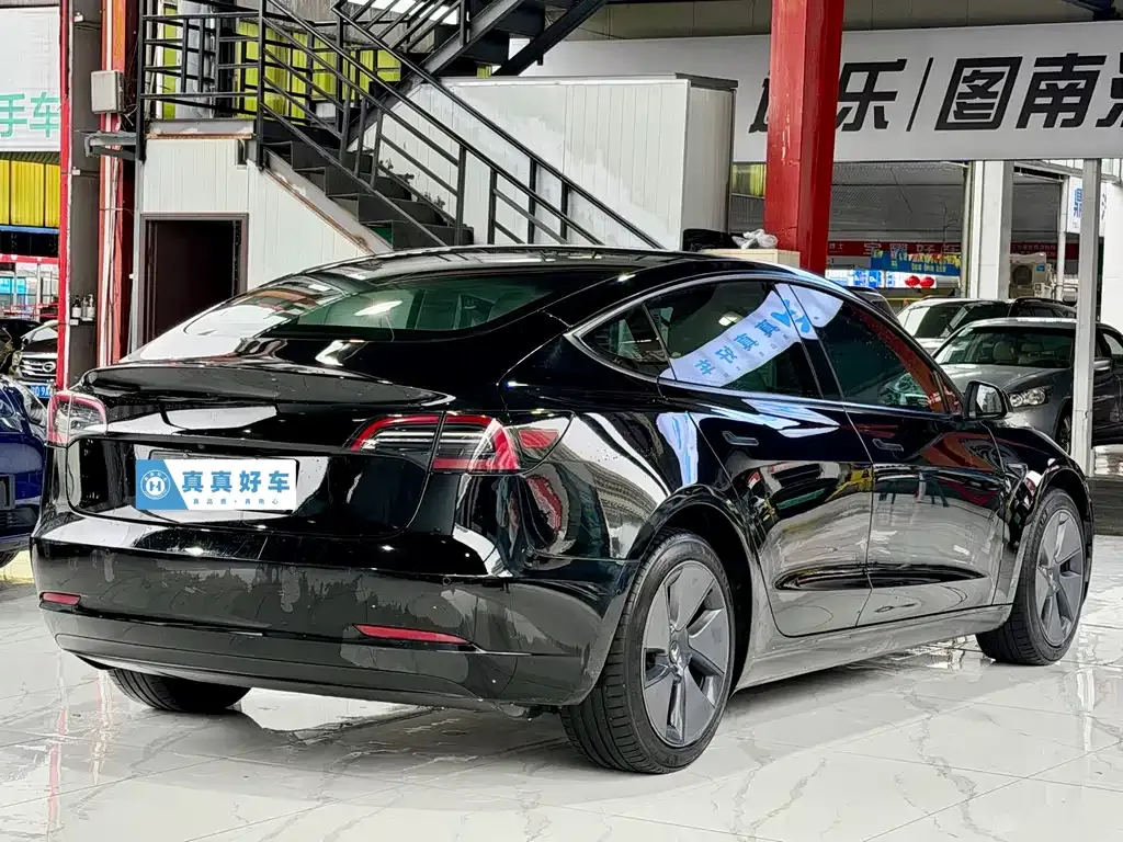 Tesla Model 3 — фото 10