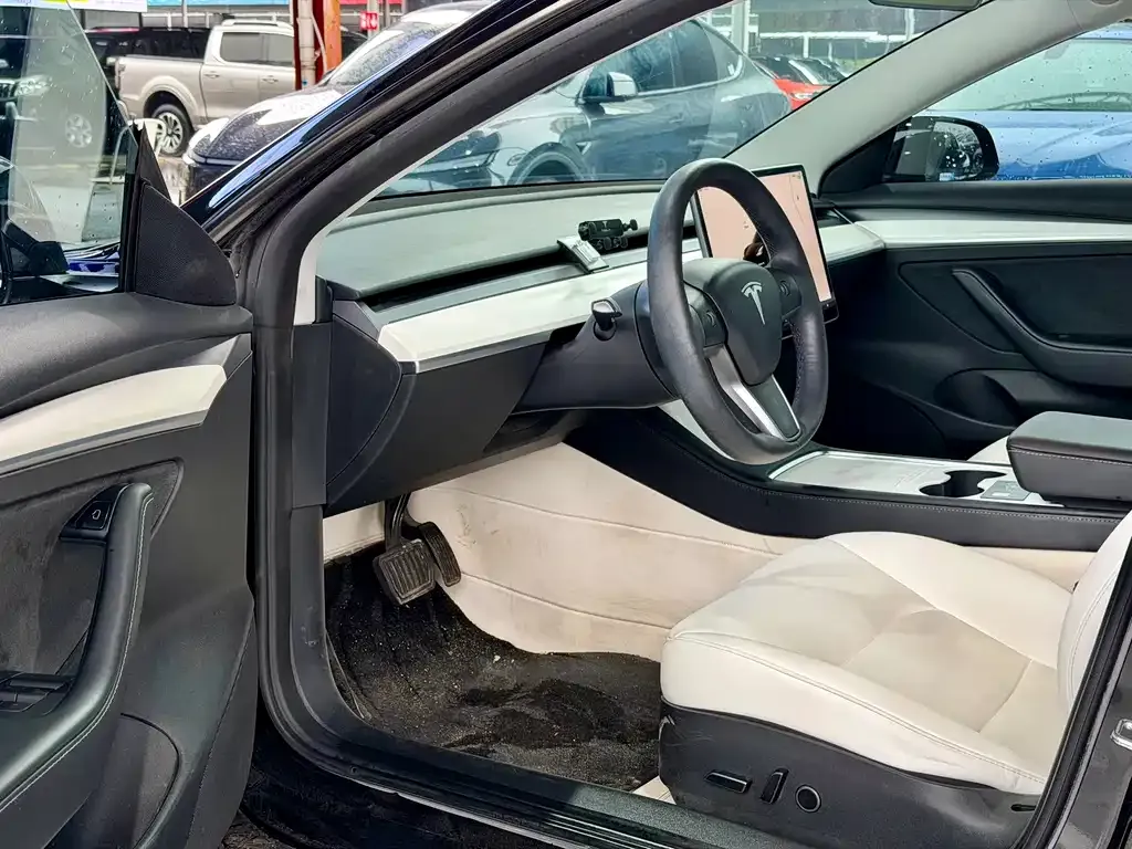 Tesla Model 3 — фото 7