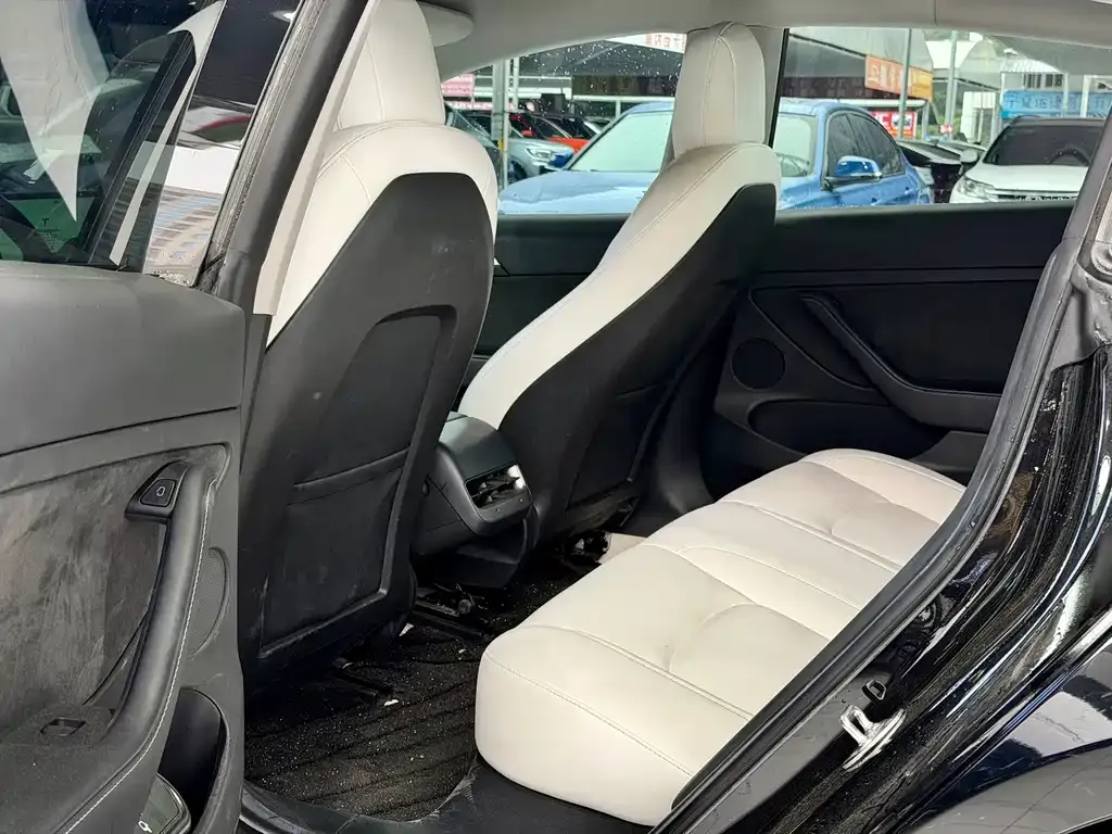 Tesla Model 3 — фото 9
