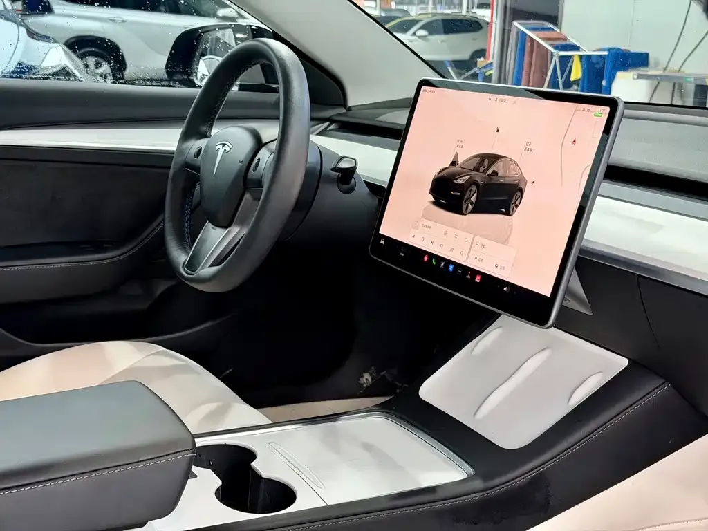 Tesla Model 3 — фото 3