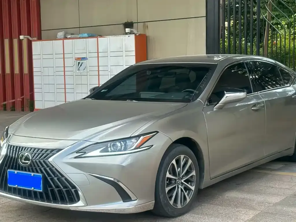 Lexus ES — фото 1