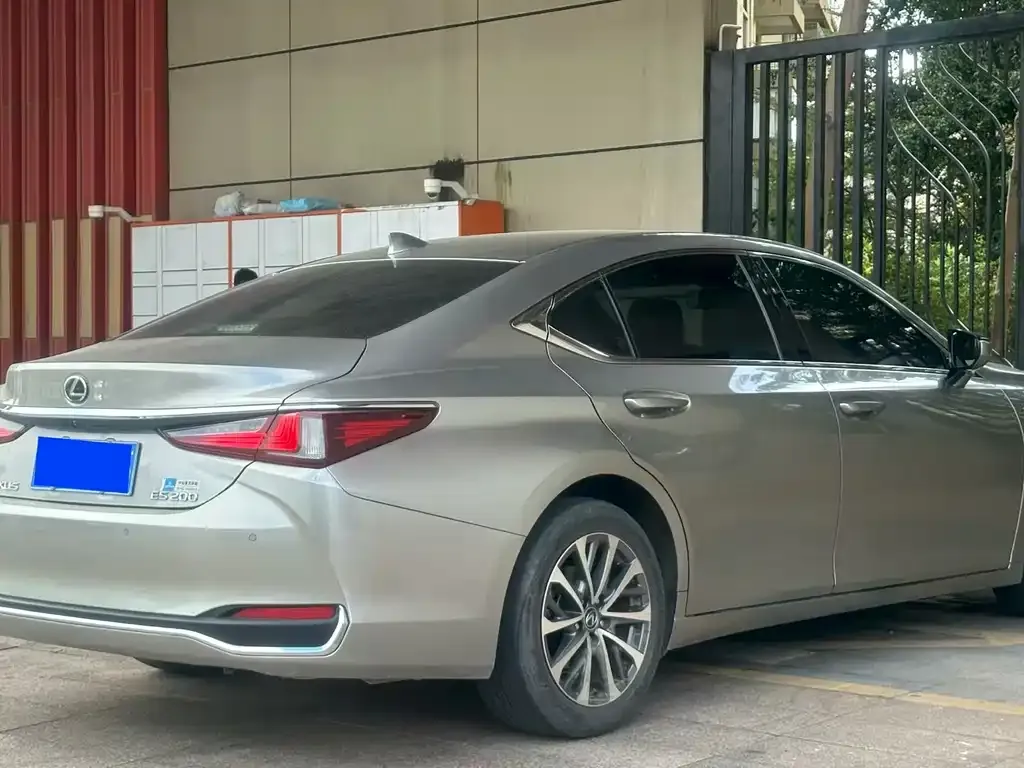 Lexus ES — фото 8