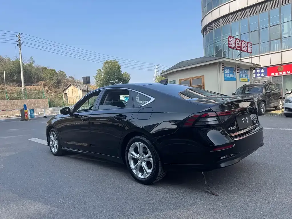 Honda Accord — фото 9