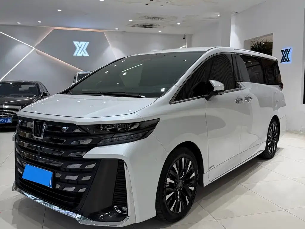 Toyota Vellfire — фото 1