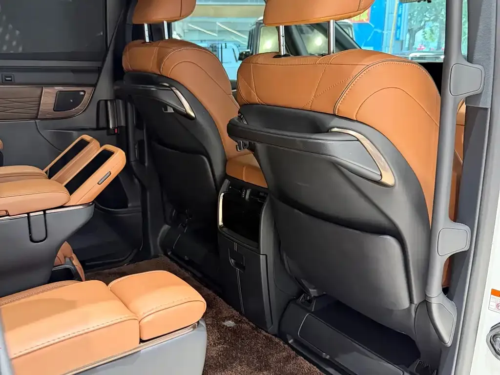 Toyota Vellfire — фото 3