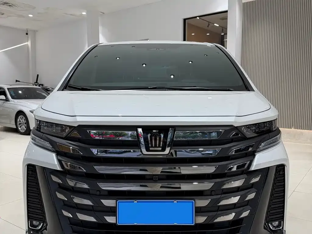 Toyota Vellfire — фото 2