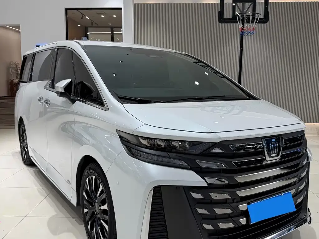 Toyota Vellfire — фото 10