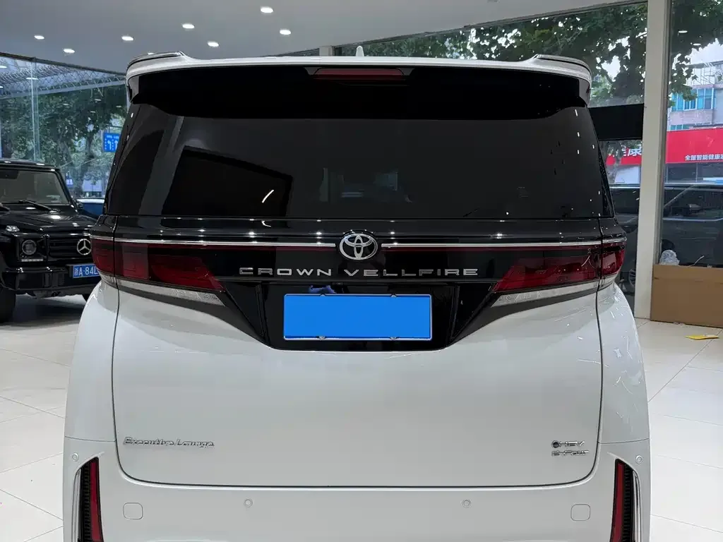 Toyota Vellfire — фото 4