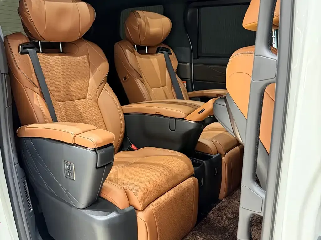 Toyota Vellfire — фото 9