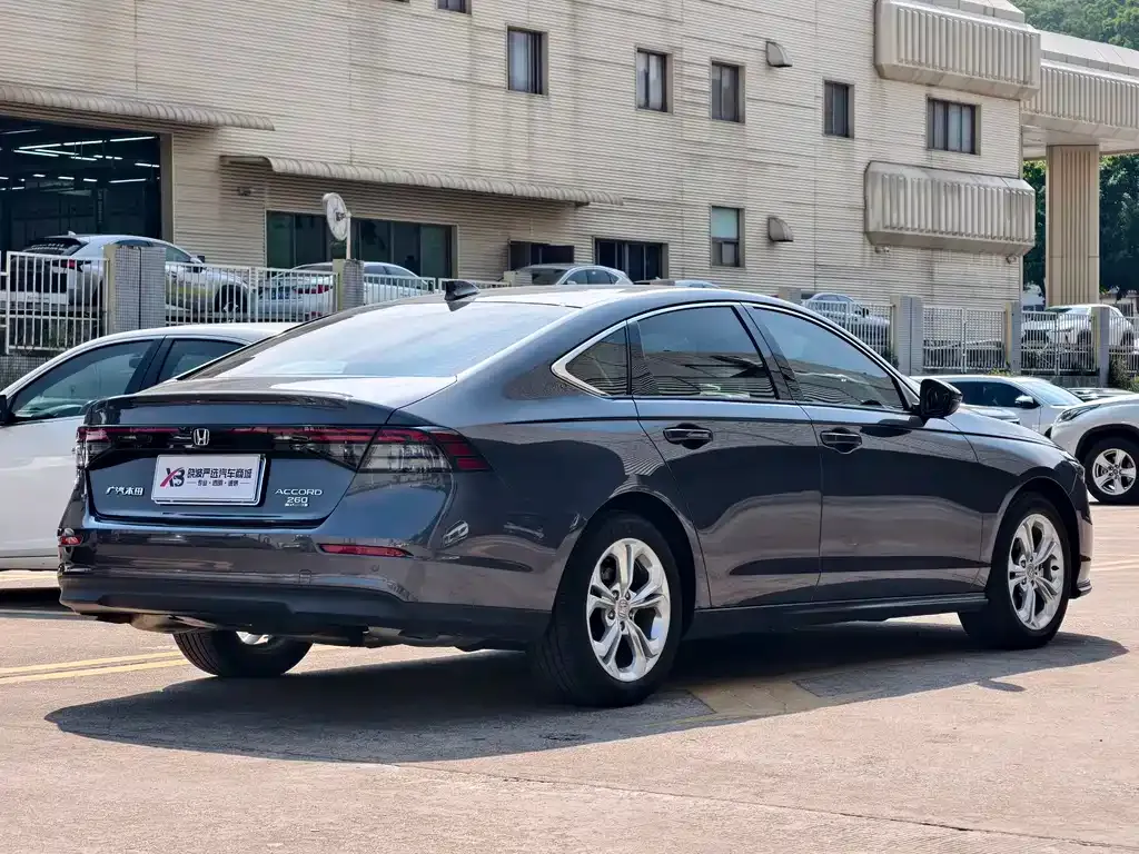 Honda Accord — фото 9