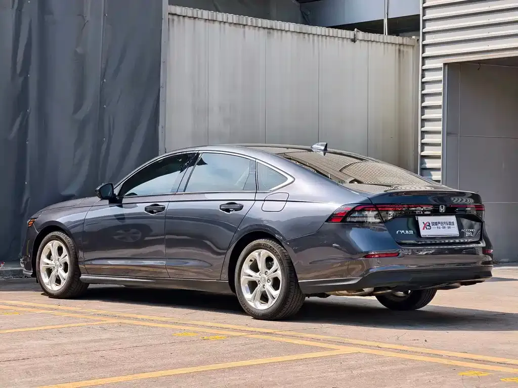 Honda Accord — фото 8