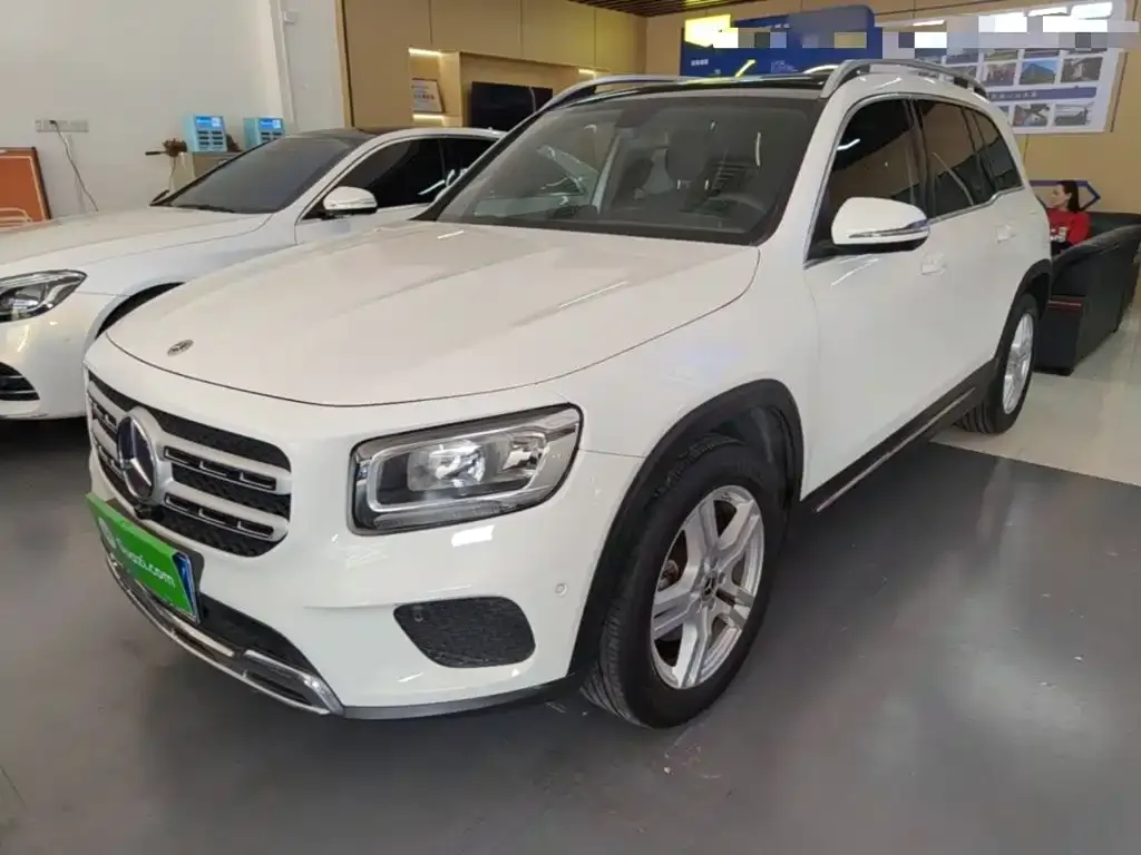 Mercedes-Benz GLB — фото 1